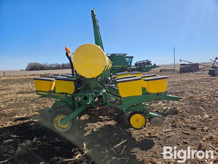 john-deere-7200-image-4