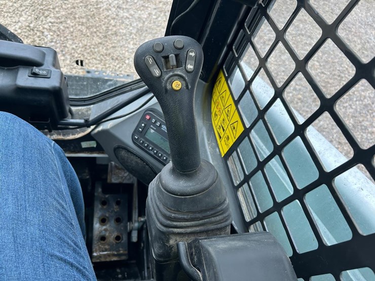 2024-bobcat-t450-image-23