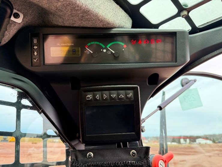 2020-deere-317g-image-40