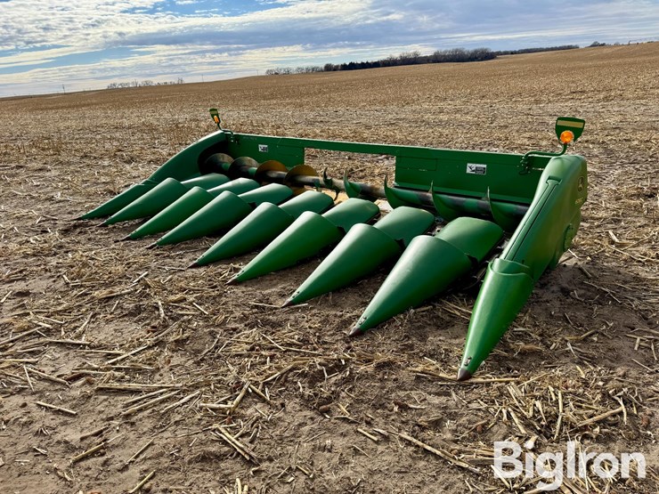 2008-john-deere-608c-image-1