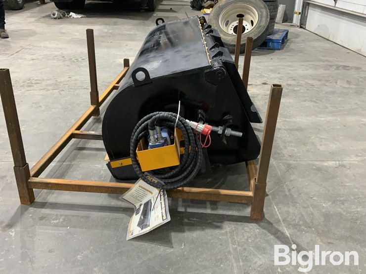 2025-massey-ferguson-730-image-8