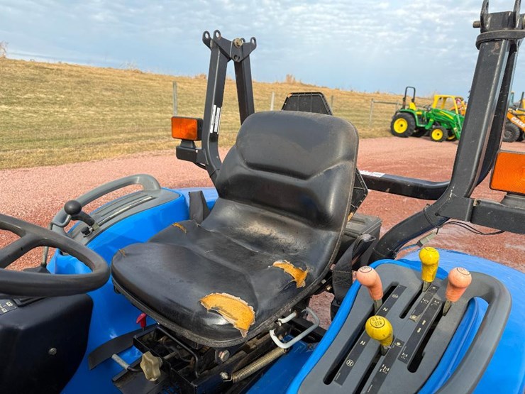 new-holland-tc29d-image-39