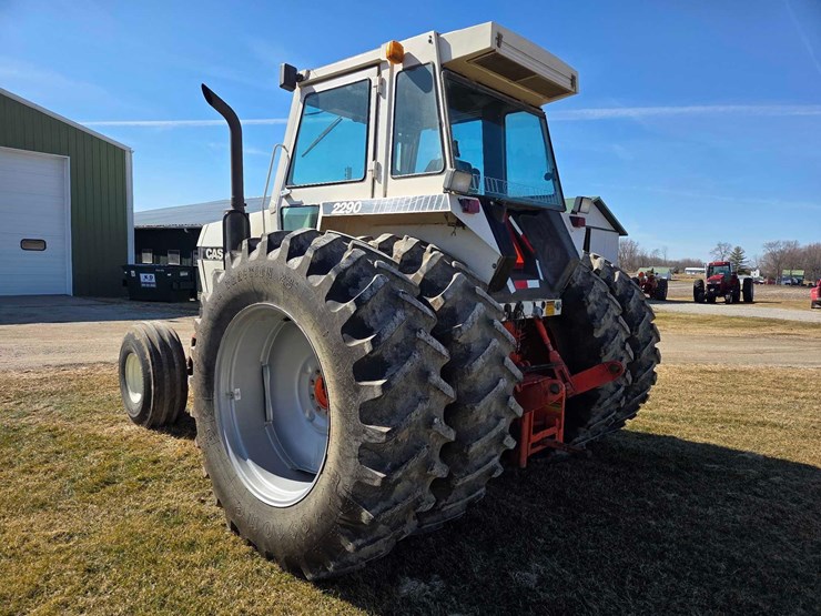 case-2290-tractor-image-20