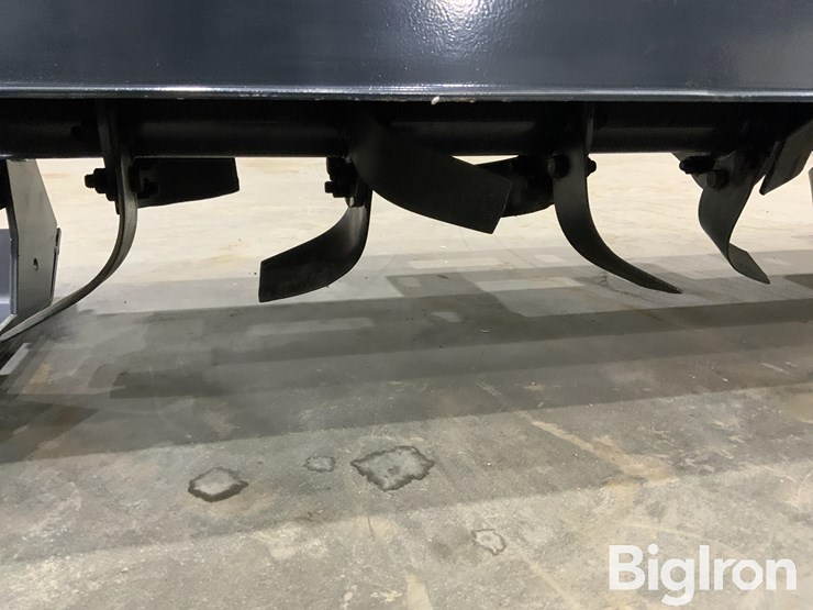 2025-massey-ferguson-730-image-17