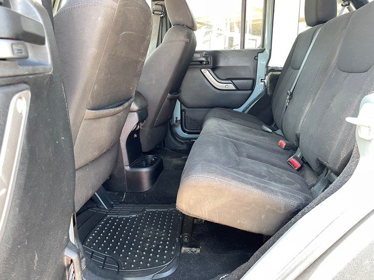 2014-jeep-wrangler-image-12