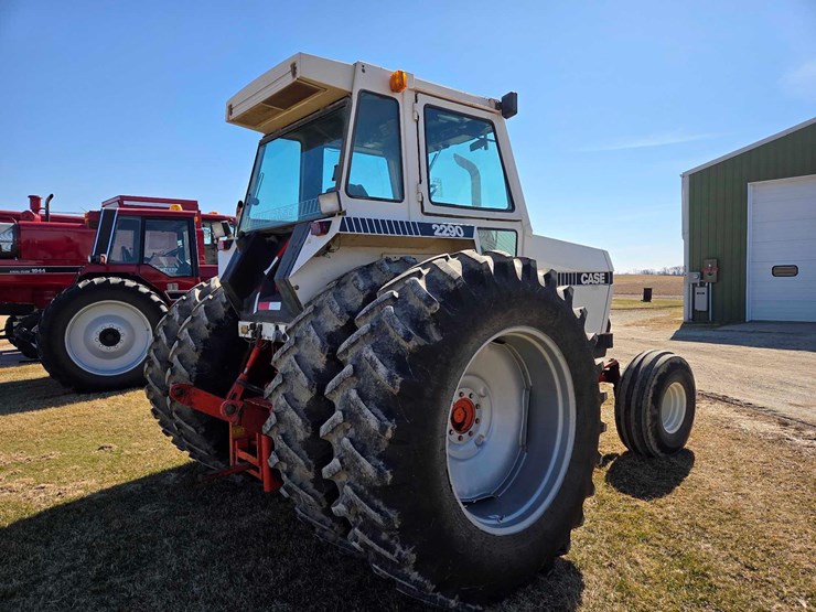case-2290-tractor-image-8