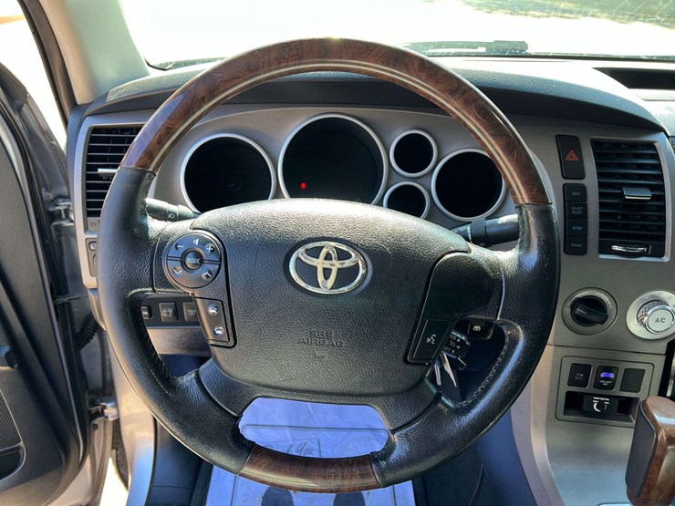 2010-toyota-tundra-image-12