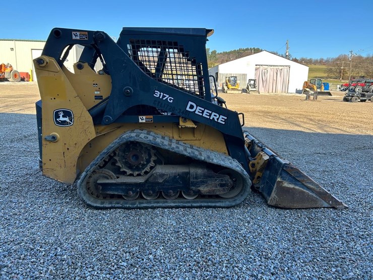 2018-deere-317g-image-5