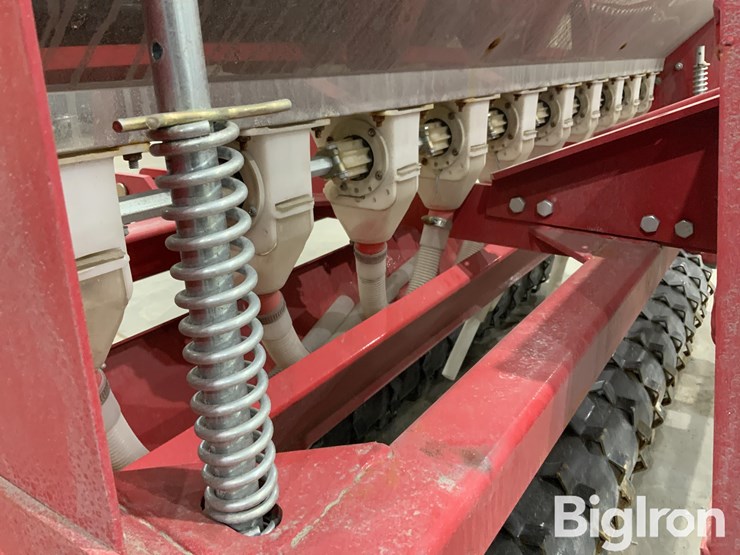 2025-massey-ferguson-730-image-17