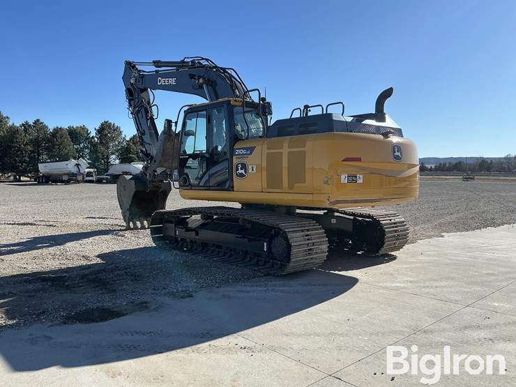 2021-john-deere-210-image-7