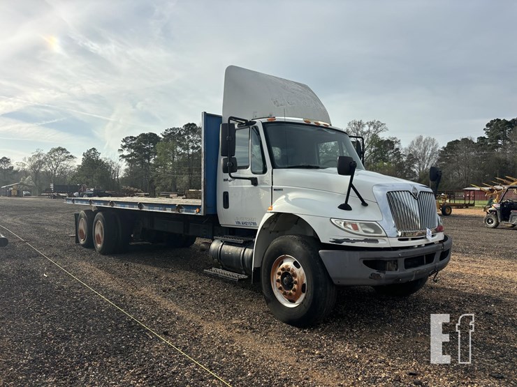 2009-international-durastar-4400-image-3