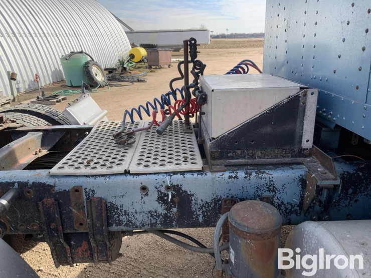 1990-freightliner-fld120-image-20