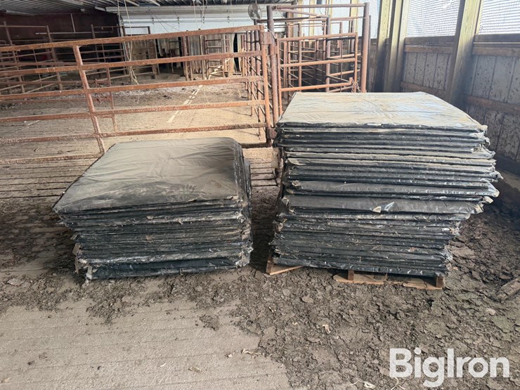 dairy-barn-foam-mats-image-2