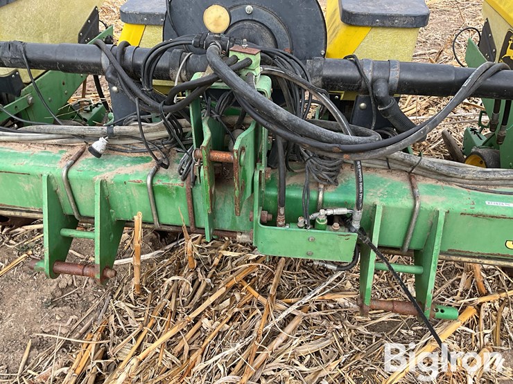 john-deere-7300-image-9