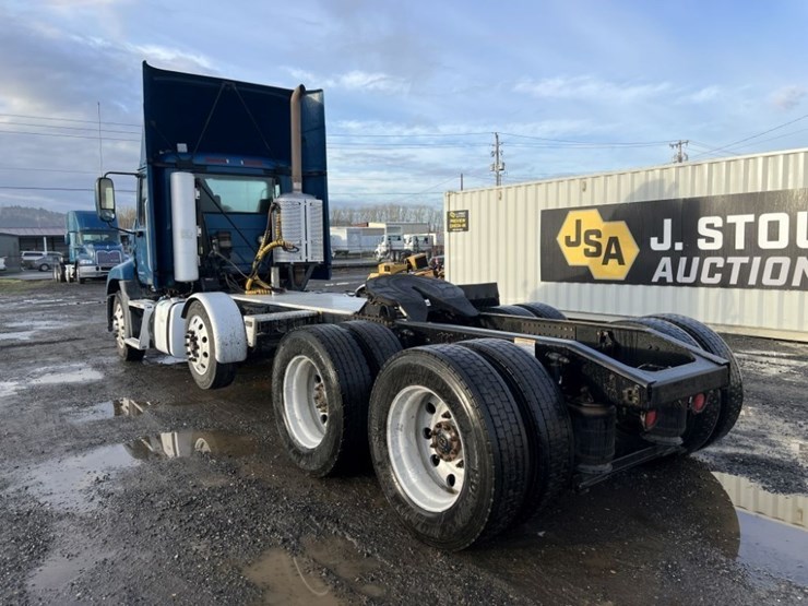 2015-mack-cxu613-tri-axle-truck-tractor-image-6
