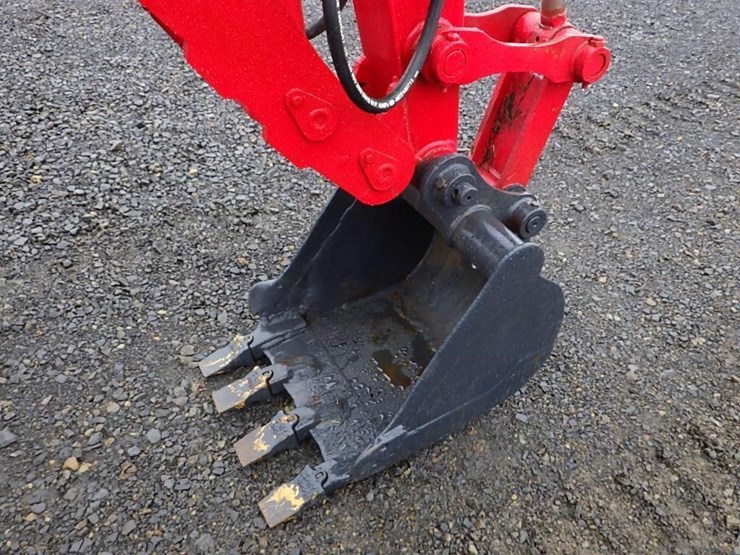 2013-yanmar-vio35-5b-image-21