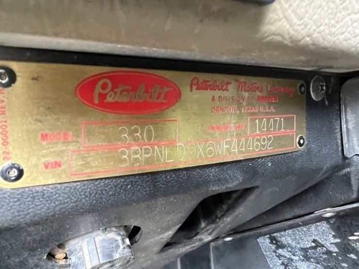 1998-peterbilt-330-image-9