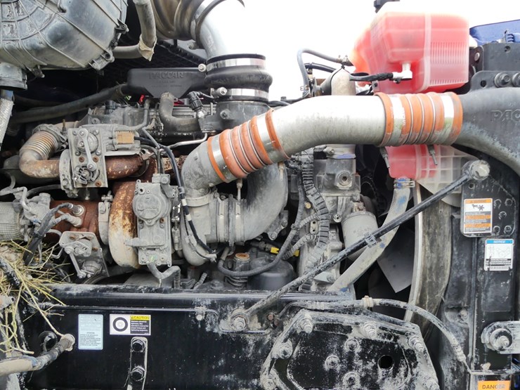 2017-peterbilt-579-image-16