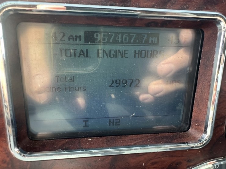 2015-mack-cxu613-tri-axle-truck-tractor-image-30