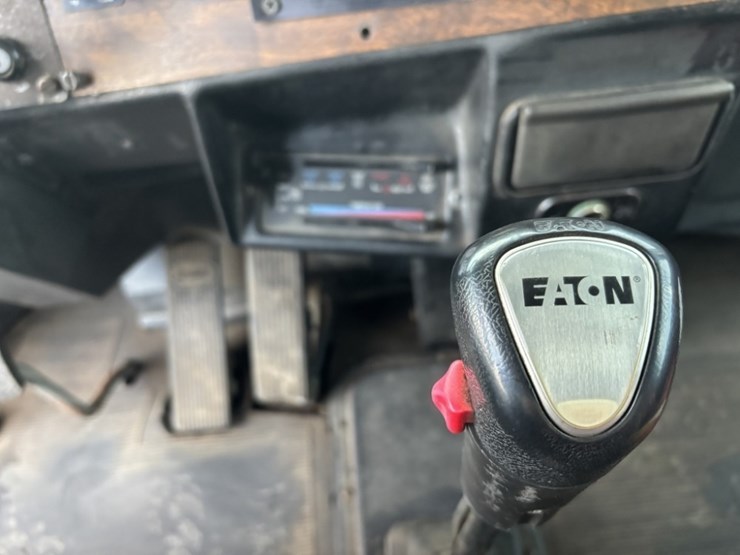 1994-peterbilt-378-image-23