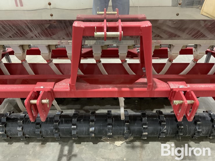 2025-massey-ferguson-730-image-9