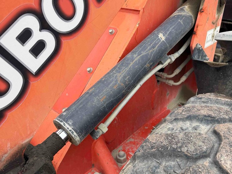 2015-kubota-r530-image-11