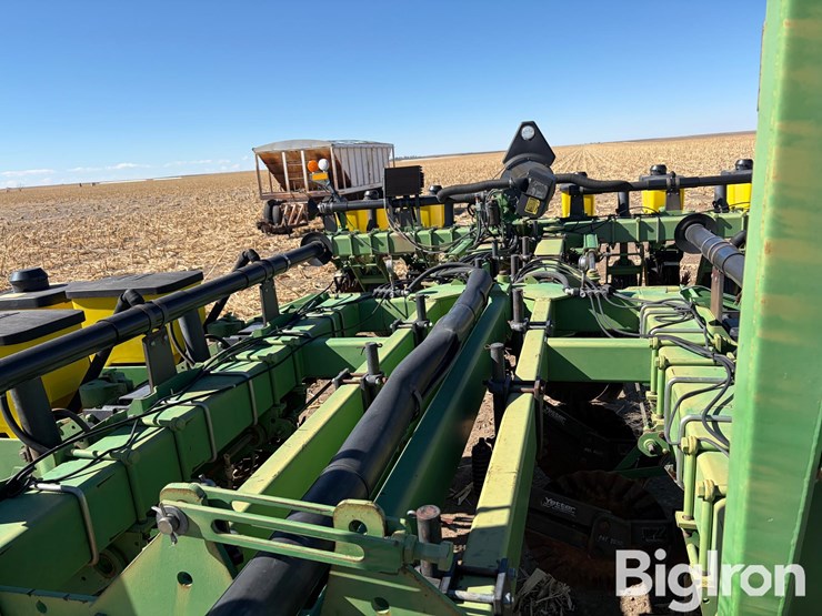 john-deere-7200-image-16