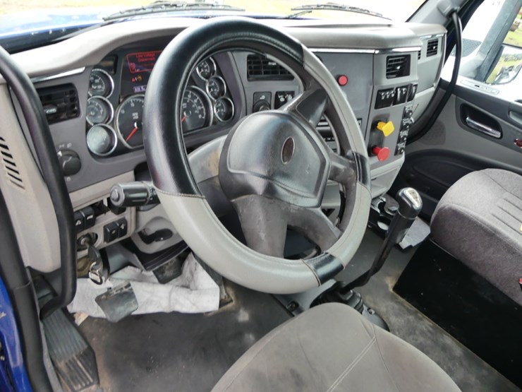 2017-peterbilt-579-image-12