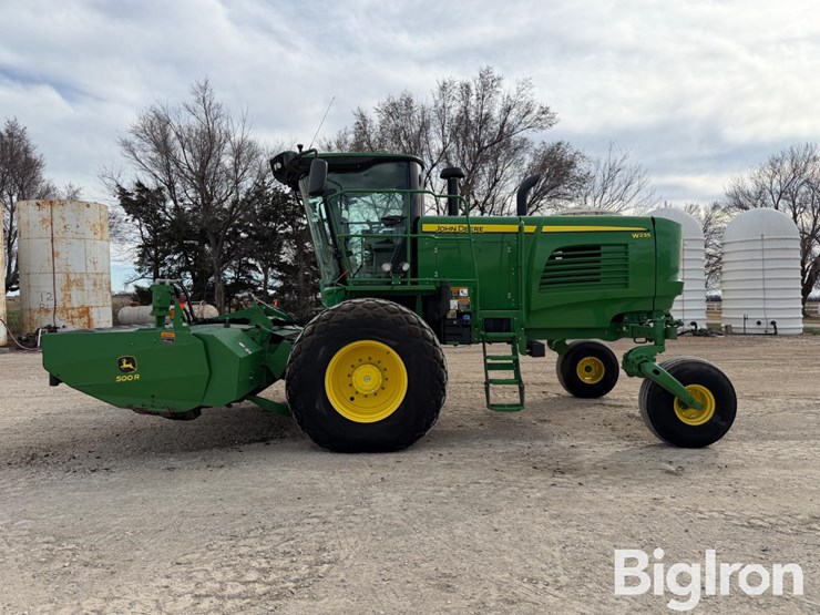 2021-john-deere-w235-image-8