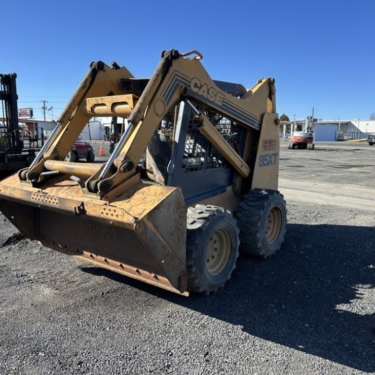 1999 CASE 85 XT