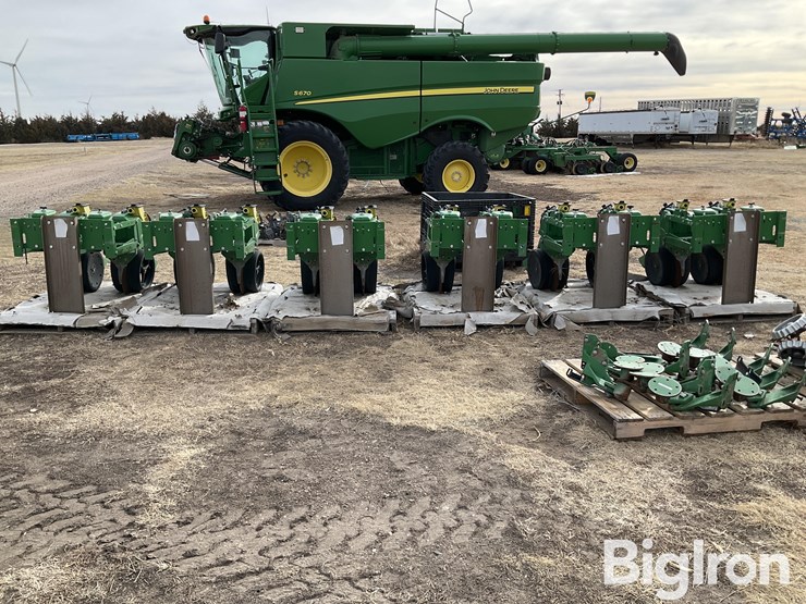 john-deere-12-image-2