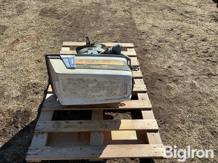 evinrude-35-hp-boat-motor-image-2