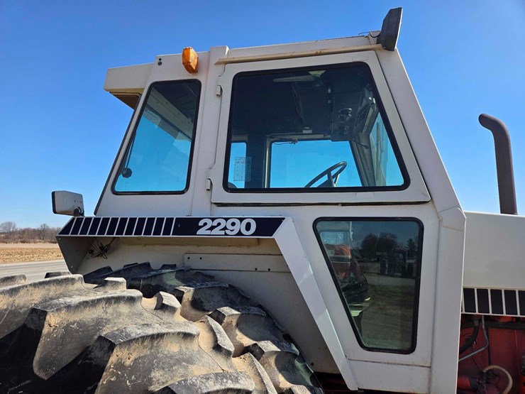 case-2290-tractor-image-21