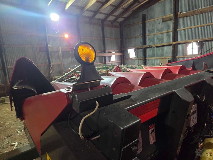 2008-drago-6-row-30"-corn-head-image-31