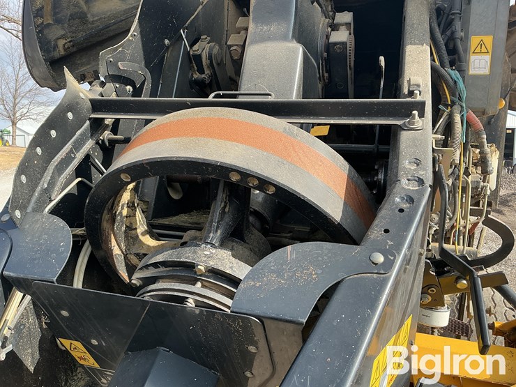 2013-new-holland-330-image-14