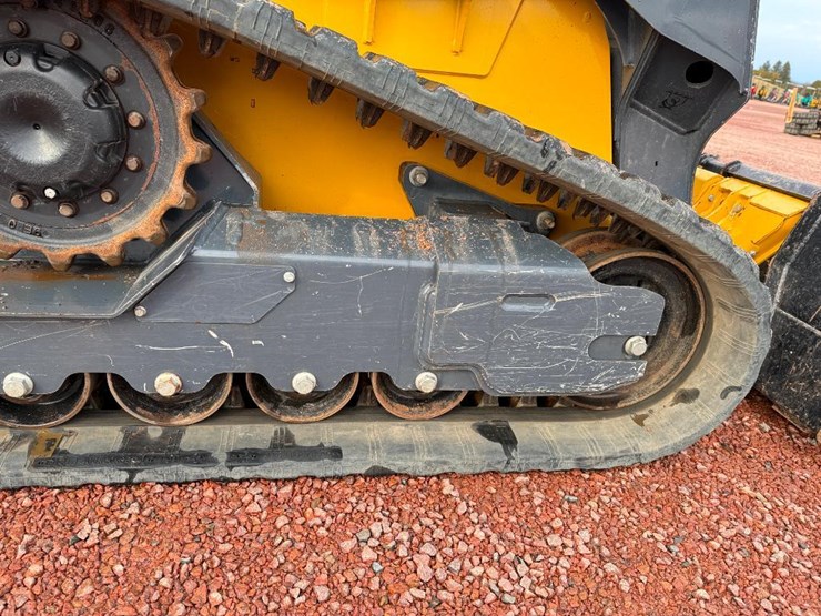 2020-deere-317g-image-22