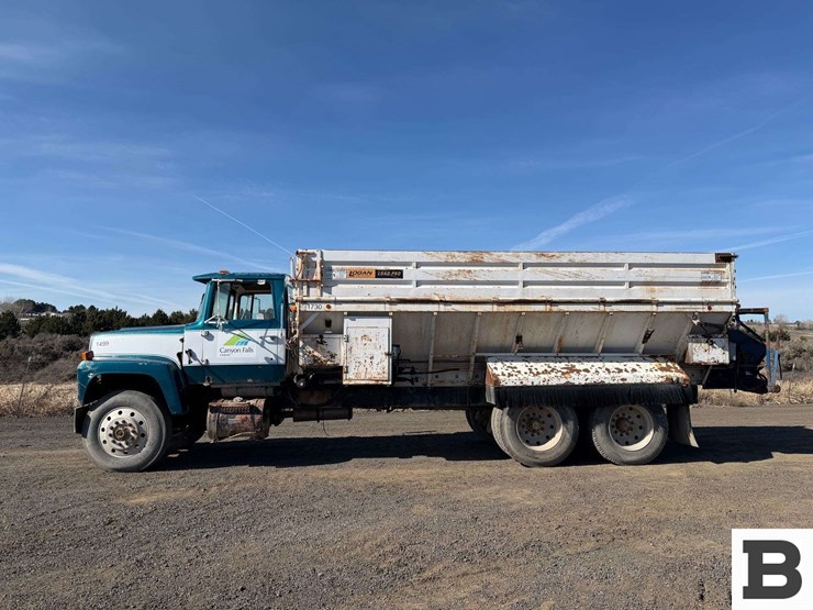 1981-ford-lt8000-image-2