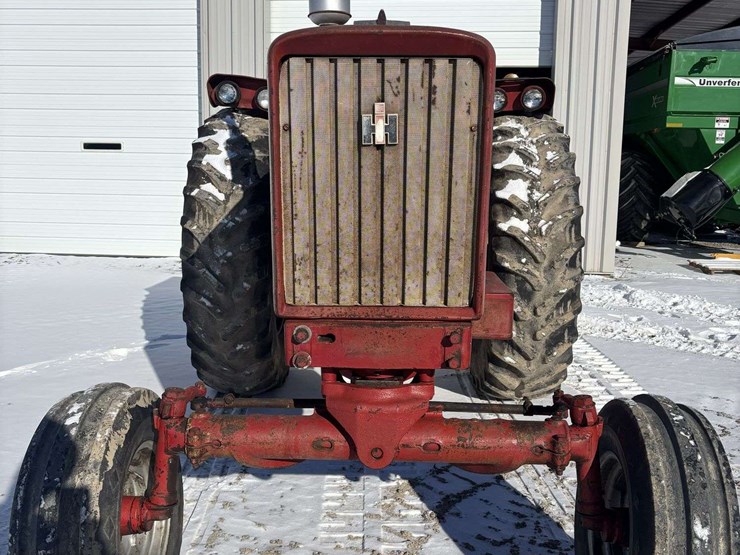 farmall-656-gas-tractor-image-3