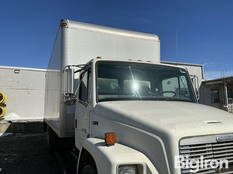 2002-freightliner-fl70-image-10