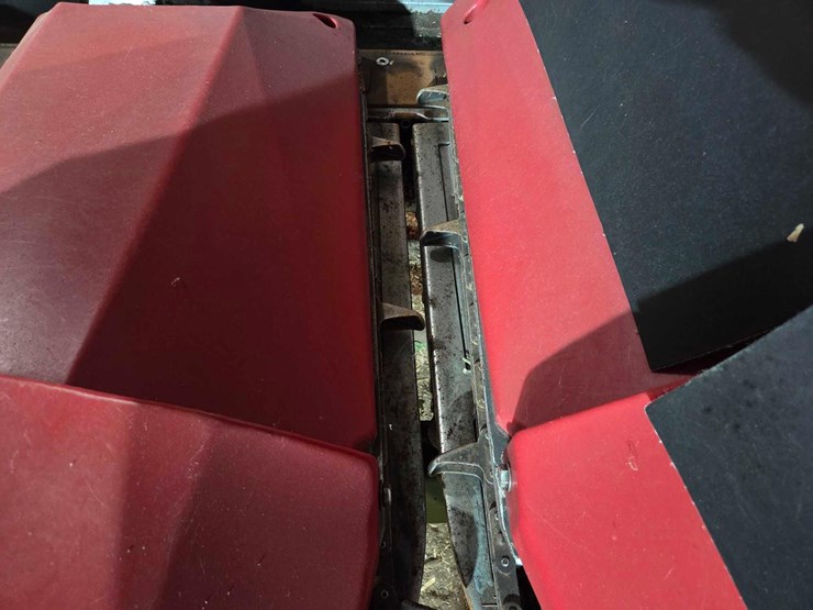 2008-drago-6-row-30"-corn-head-image-2