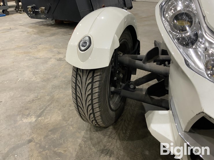 2011-massey-ferguson-730-image-10