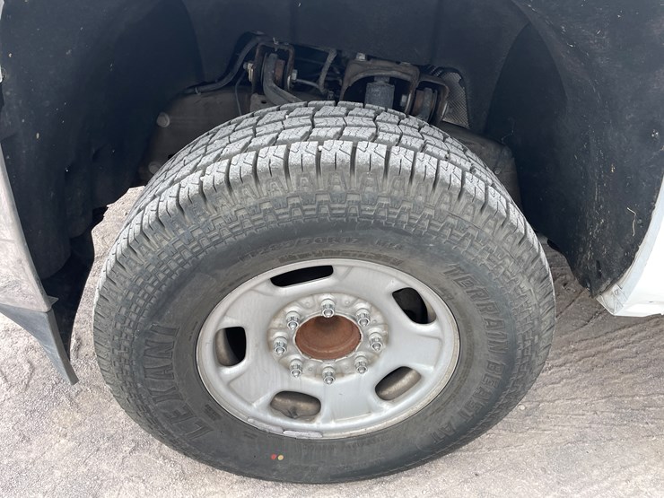 2015-chevrolet-silverado-2500-image-16