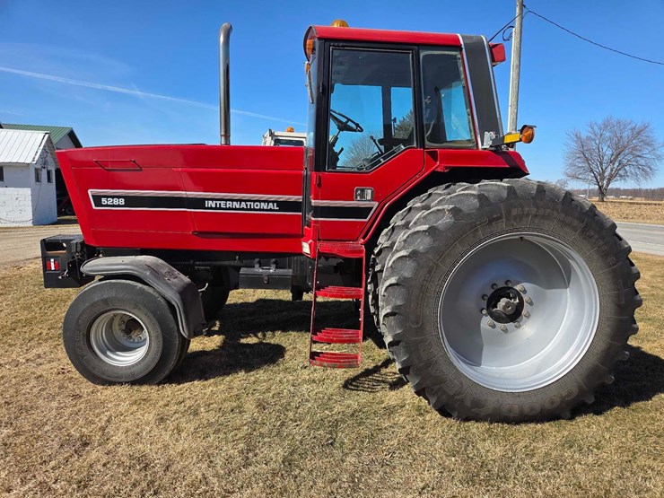 ih-5288-tractor-image-38