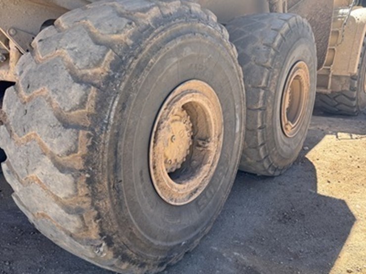 2013-caterpillar-740b-image-10