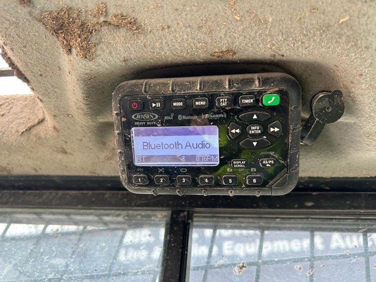 2023-new-holland-l318-image-21