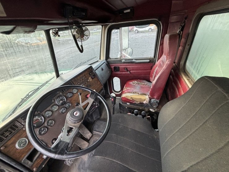 1994-peterbilt-378-image-18