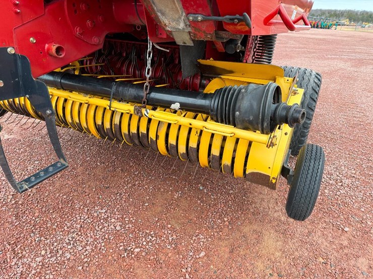 new-holland-br7070-image-27