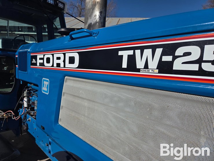 1986-ford-tractor-image-16