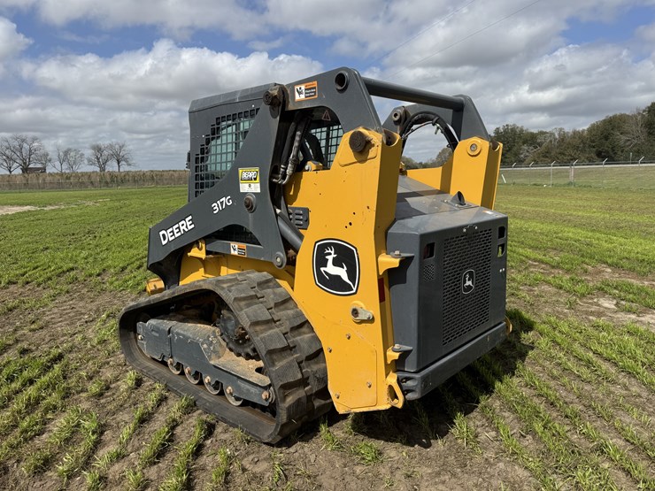 2022-deere-317g-image-3