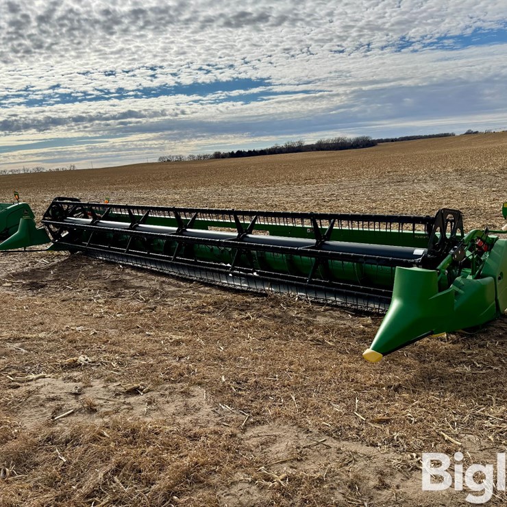 2017 JOHN DEERE 630F